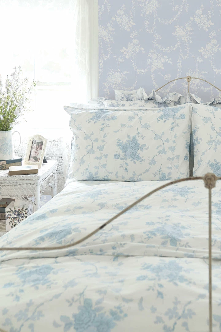 LoveShackFancy Chandelier Gates Wallpaper 4 LoveShackFancy Chandelier Gates Wallpaper